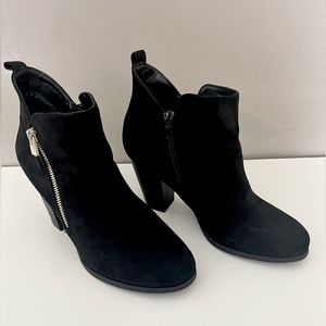 Woman’s Casual Black Booted Heels Like New